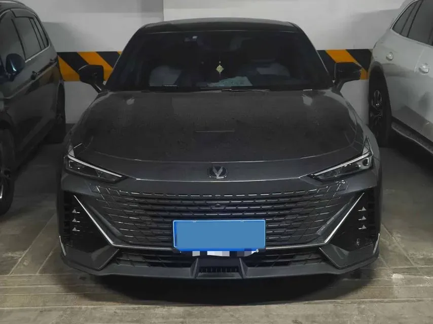 2022 ChangAn UNI-V 1.5T 188HP L4 7DCT,autocango,china used car exporter,china ev exporter,chinese used car exporter,chinese used ev exporter