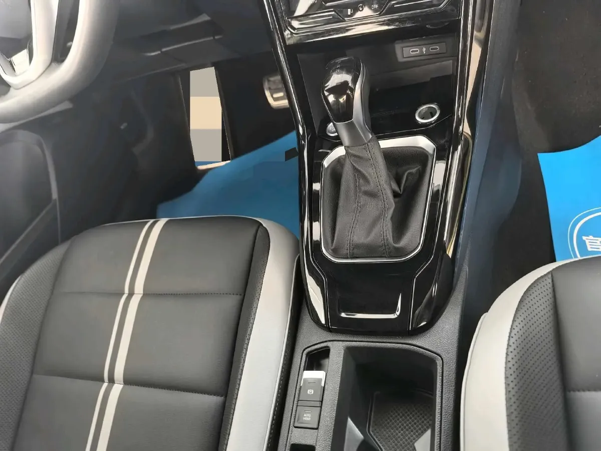 2023 Volkswagen T-Roc 1.5T 160HP L4 7DCT,autocango,china used car exporter,china ev exporter,chinese used car exporter,chinese used ev exporter