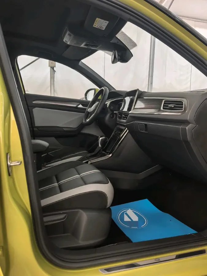 2023 Volkswagen T-Roc 1.5T 160HP L4 7DCT,autocango,china used car exporter,china ev exporter,chinese used car exporter,chinese used ev exporter