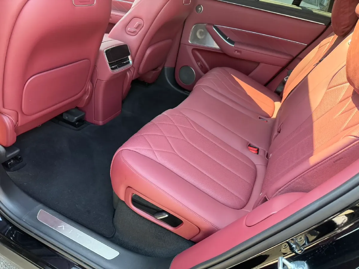 2025 AITO AITO M8 REEV 160HP REEV 53.4KWH,autocango,china used car exporter,china ev exporter,chinese used car exporter,chinese used ev exporter