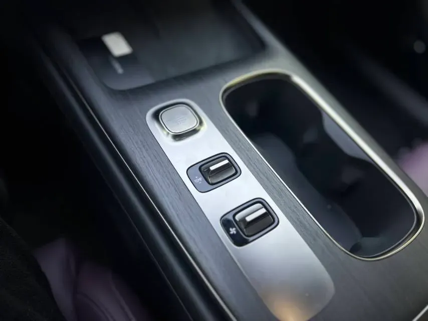 2024 MI SU7 BEV 73.6KWH,autocango,china used car exporter,china ev exporter,chinese used car exporter,chinese used ev exporter