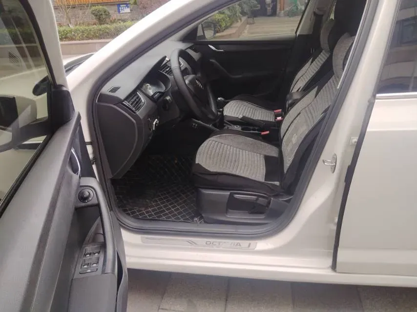 2017 Skoda Octavia 1.6L 110HP L4 6AT,autocango,china used car exporter,china ev exporter,chinese used car exporter,chinese used ev exporter