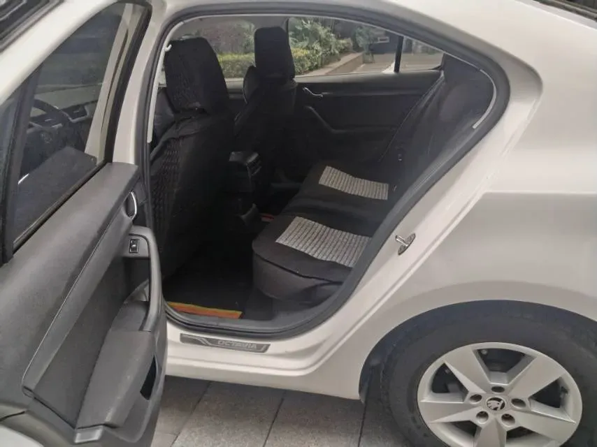 2017 Skoda Octavia 1.6L 110HP L4 6AT,autocango,china used car exporter,china ev exporter,chinese used car exporter,chinese used ev exporter