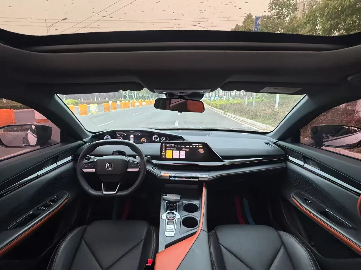 2022 ChangAn UNI-V 1.5T 188HP L4 7DCT,autocango,china used car exporter,china ev exporter,chinese used car exporter,chinese used ev exporter