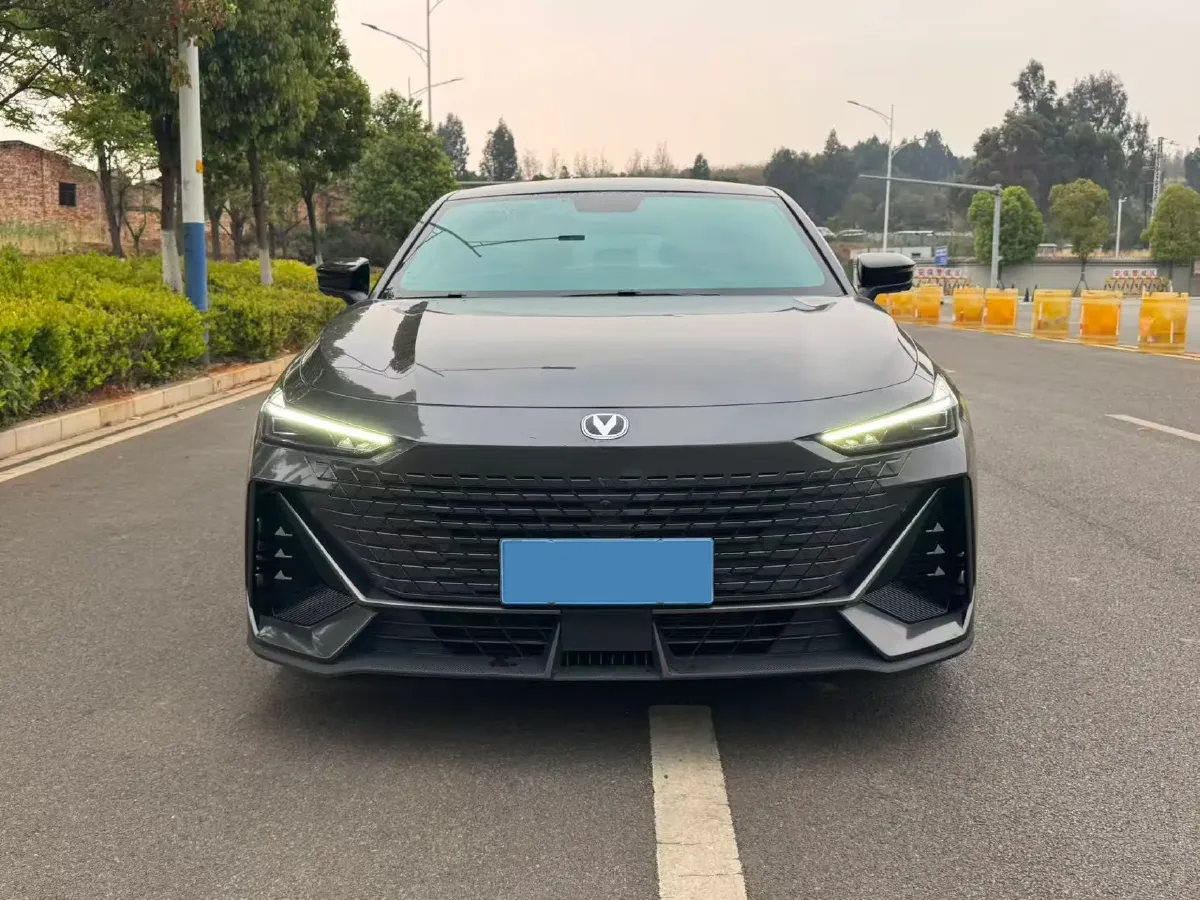 2022 ChangAn UNI-V 1.5T 188HP L4 7DCT,autocango,china used car exporter,china ev exporter,chinese used car exporter,chinese used ev exporter