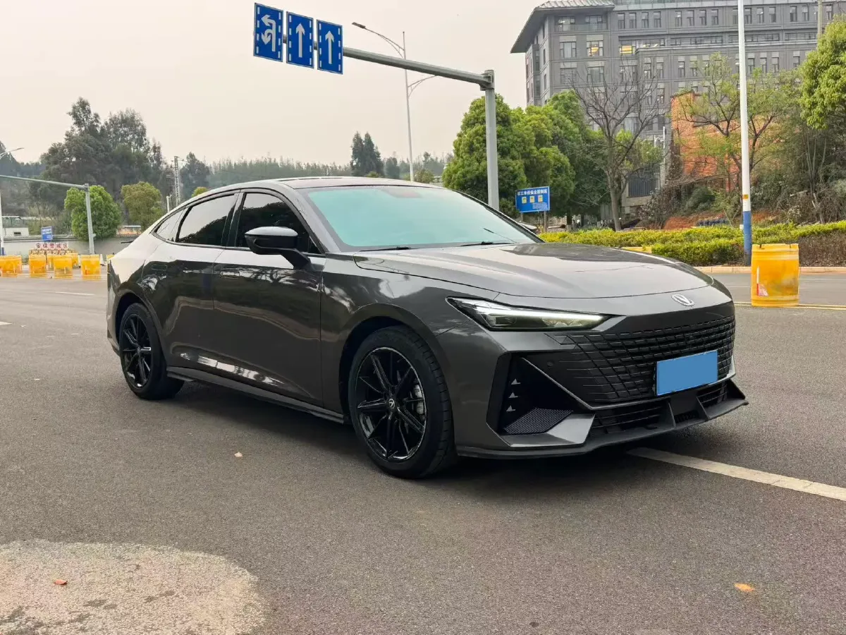 2022 ChangAn UNI-V 1.5T 188HP L4 7DCT,autocango,china used car exporter,china ev exporter,chinese used car exporter,chinese used ev exporter