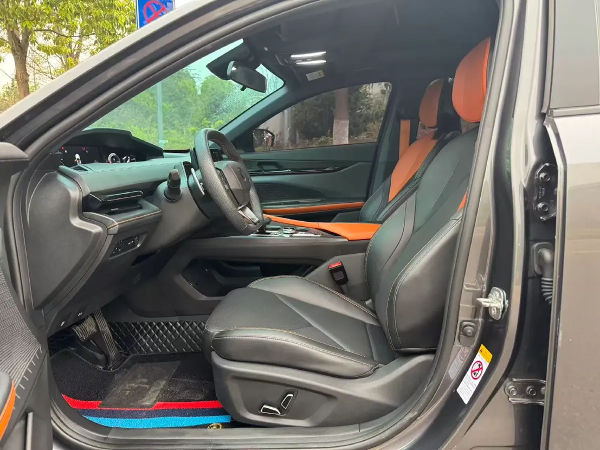 2022 ChangAn UNI-V 1.5T 188HP L4 7DCT,autocango,china used car exporter,china ev exporter,chinese used car exporter,chinese used ev exporter