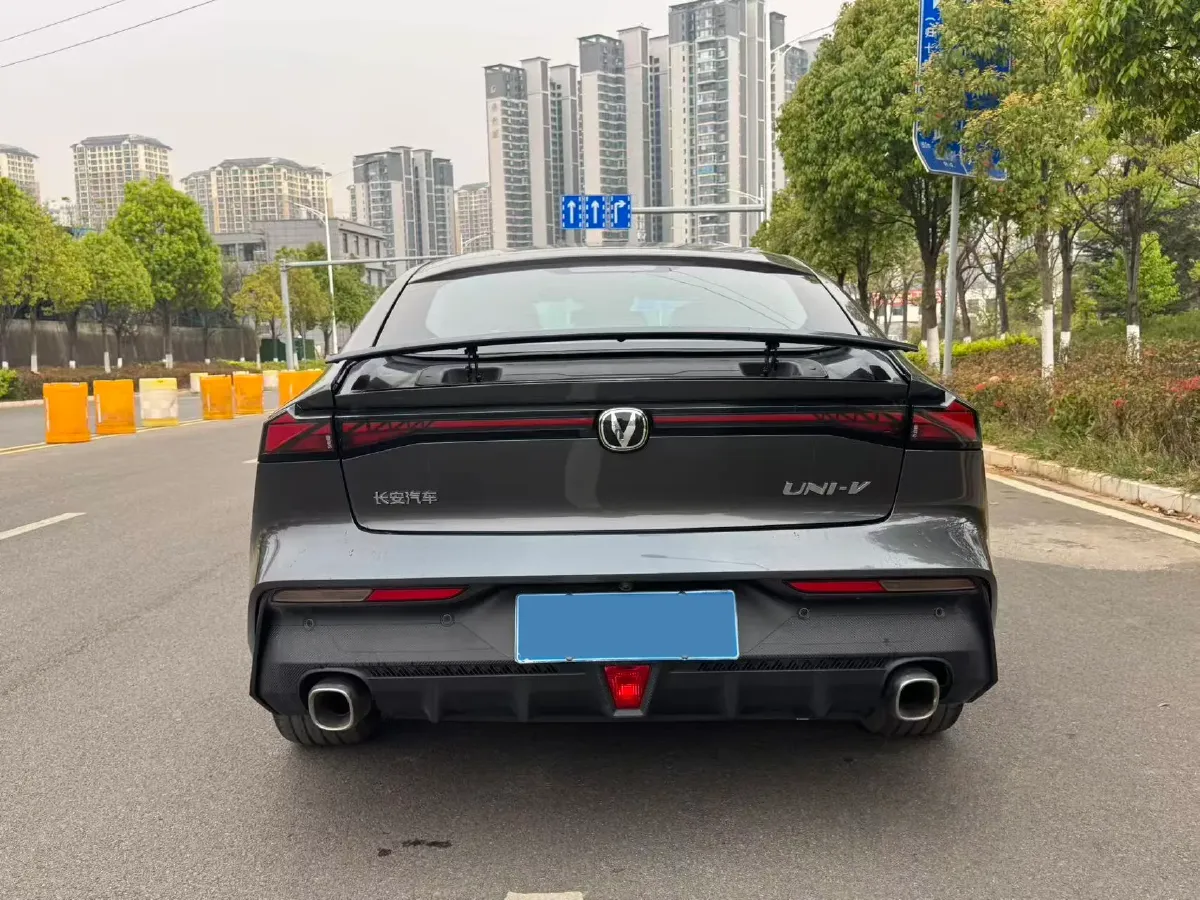 2022 ChangAn UNI-V 1.5T 188HP L4 7DCT,autocango,china used car exporter,china ev exporter,chinese used car exporter,chinese used ev exporter