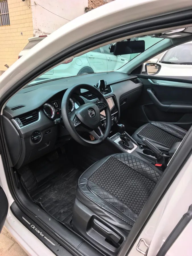 2019 Skoda Octavia 1.5L 116HP L4 6AT,autocango,china used car exporter,china ev exporter,chinese used car exporter,chinese used ev exporter