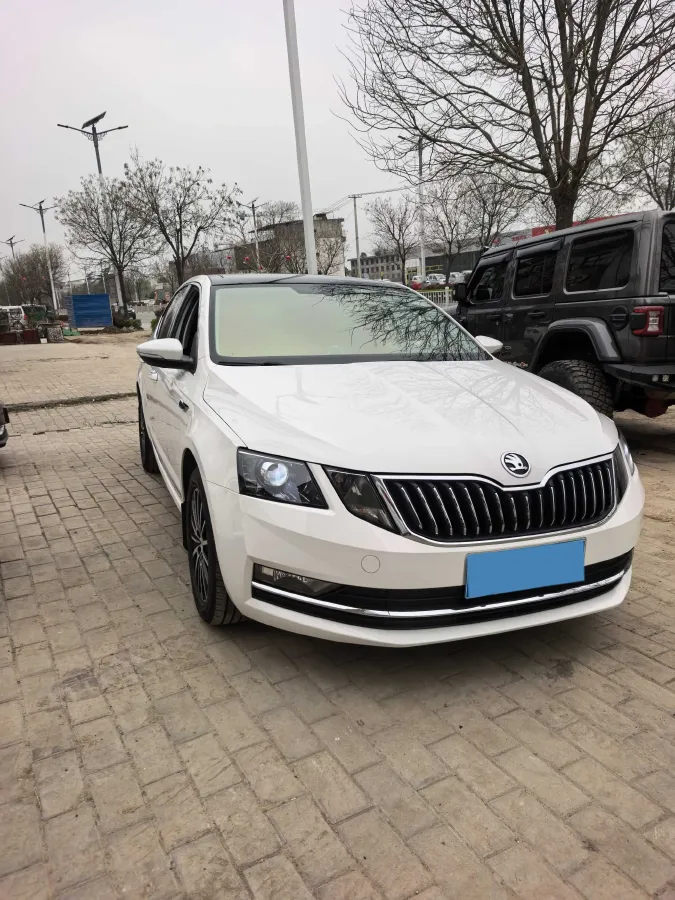 2019 Skoda Octavia 1.5L 116HP L4 6AT,autocango,china used car exporter,china ev exporter,chinese used car exporter,chinese used ev exporter