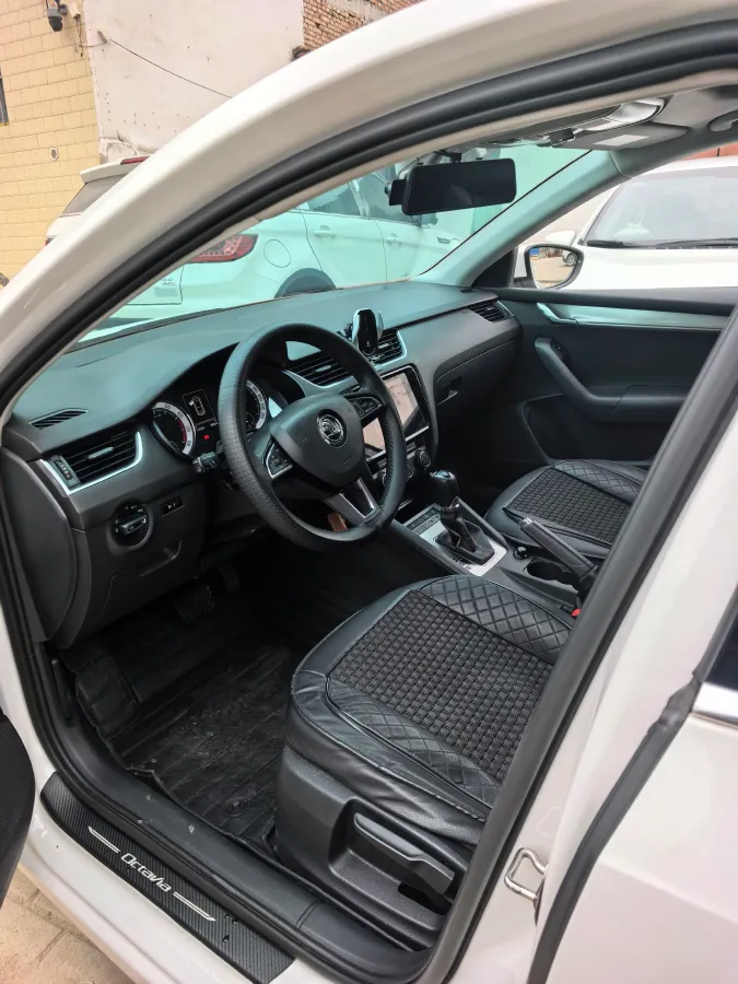 2019 Skoda Octavia 1.5L 116HP L4 6AT,autocango,china used car exporter,china ev exporter,chinese used car exporter,chinese used ev exporter