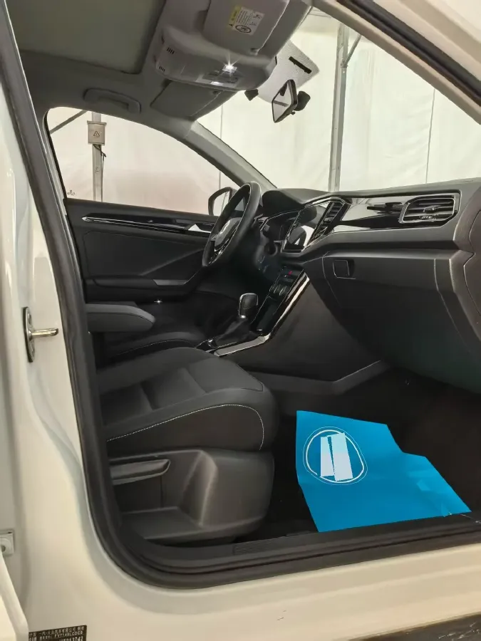 2021 Volkswagen T-Roc 1.4T 150HP L4 7DCT,autocango,china used car exporter,china ev exporter,chinese used car exporter,chinese used ev exporter