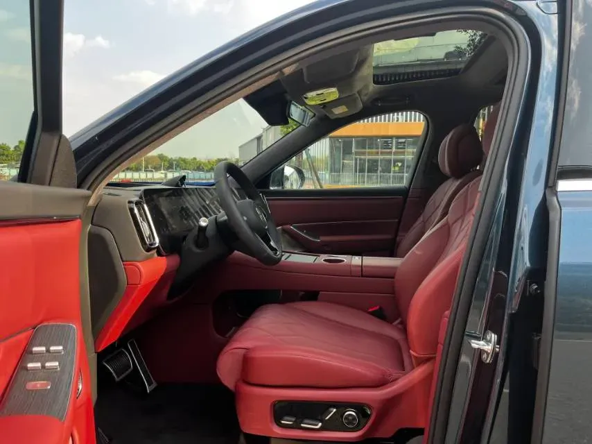 2025 AITO AITO M8 REEV 160HP REEV 53.4KWH,autocango,china used car exporter,china ev exporter,chinese used car exporter,chinese used ev exporter