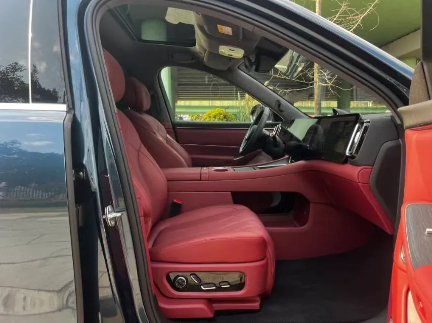 2025 AITO AITO M8 REEV 160HP REEV 53.4KWH,autocango,china used car exporter,china ev exporter,chinese used car exporter,chinese used ev exporter