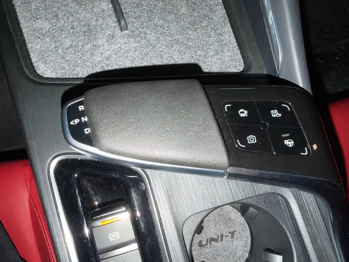 2020 ChangAn UNI-T 1.5T 180HP L4 7DCT,autocango,china used car exporter,china ev exporter,chinese used car exporter,chinese used ev exporter