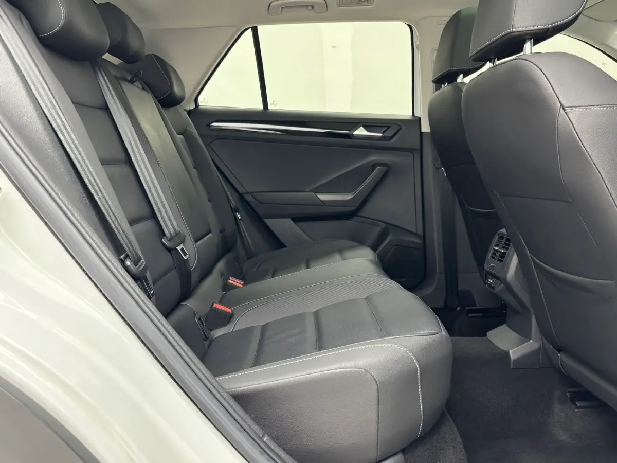 2022 Volkswagen T-Roc 1.4T 150HP L4 7DCT,autocango,china used car exporter,china ev exporter,chinese used car exporter,chinese used ev exporter