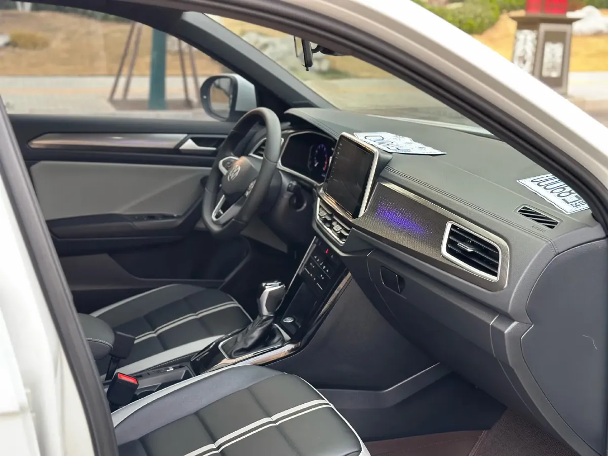 2025 Volkswagen T-Roc 1.5T 160HP L4 7DCT,autocango,china used car exporter,china ev exporter,chinese used car exporter,chinese used ev exporter