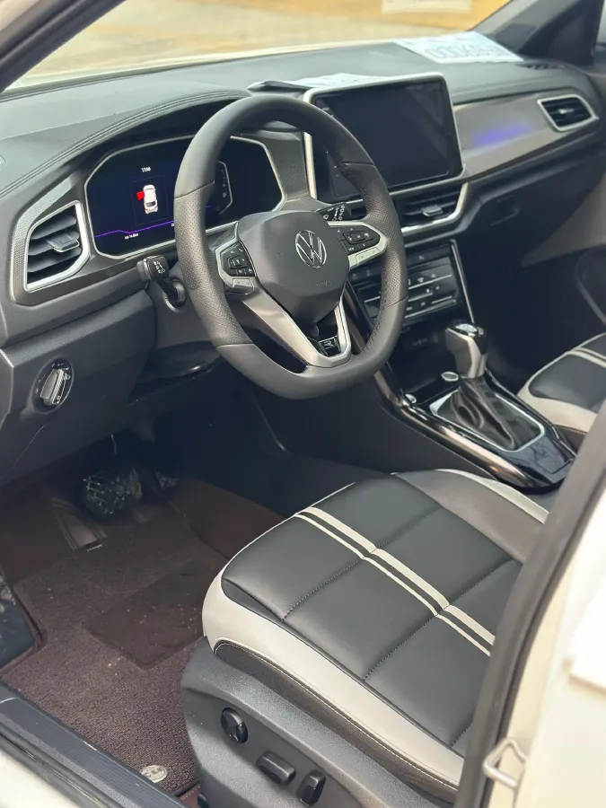 2025 Volkswagen T-Roc 1.5T 160HP L4 7DCT,autocango,china used car exporter,china ev exporter,chinese used car exporter,chinese used ev exporter
