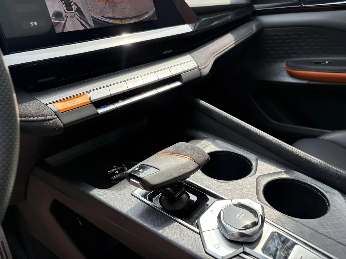 2022 ChangAn UNI-V 1.5T 188HP L4 7DCT,autocango,china used car exporter,china ev exporter,chinese used car exporter,chinese used ev exporter