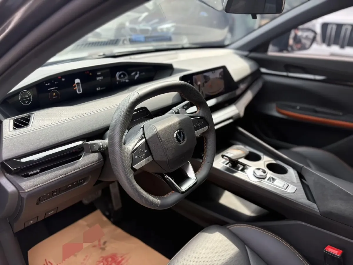 2022 ChangAn UNI-V 1.5T 188HP L4 7DCT,autocango,china used car exporter,china ev exporter,chinese used car exporter,chinese used ev exporter