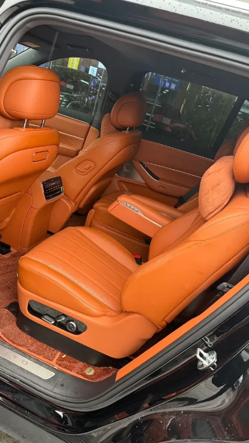 2025 AITO AITO M8 REEV 160HP REEV 53.4KWH,autocango,china used car exporter,china ev exporter,chinese used car exporter,chinese used ev exporter