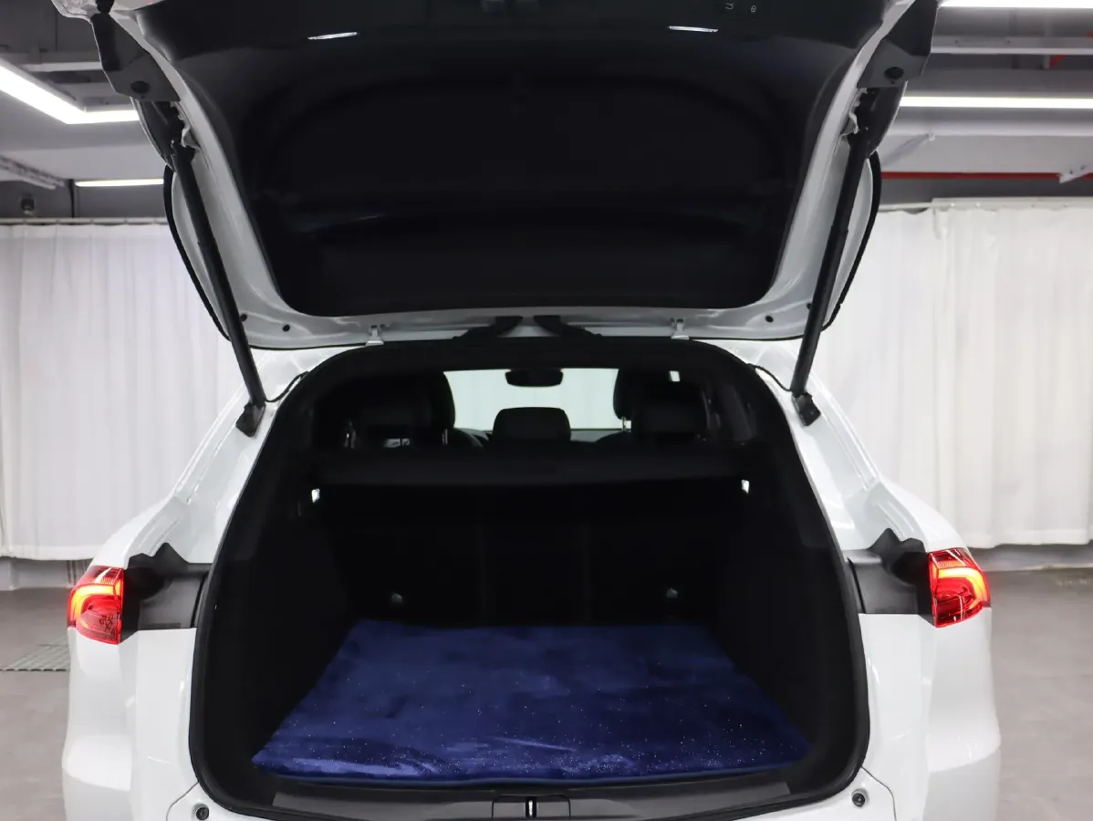 2022 Maserati Levante 2.0T 330HP L4 8AT,autocango,china used car exporter,china ev exporter,chinese used car exporter,chinese used ev exporter