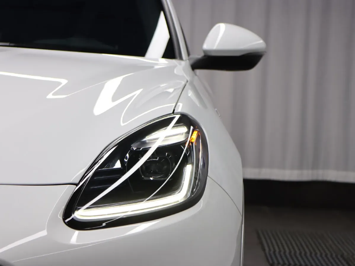 2022 Maserati Levante 2.0T 330HP L4 8AT,autocango,china used car exporter,china ev exporter,chinese used car exporter,chinese used ev exporter