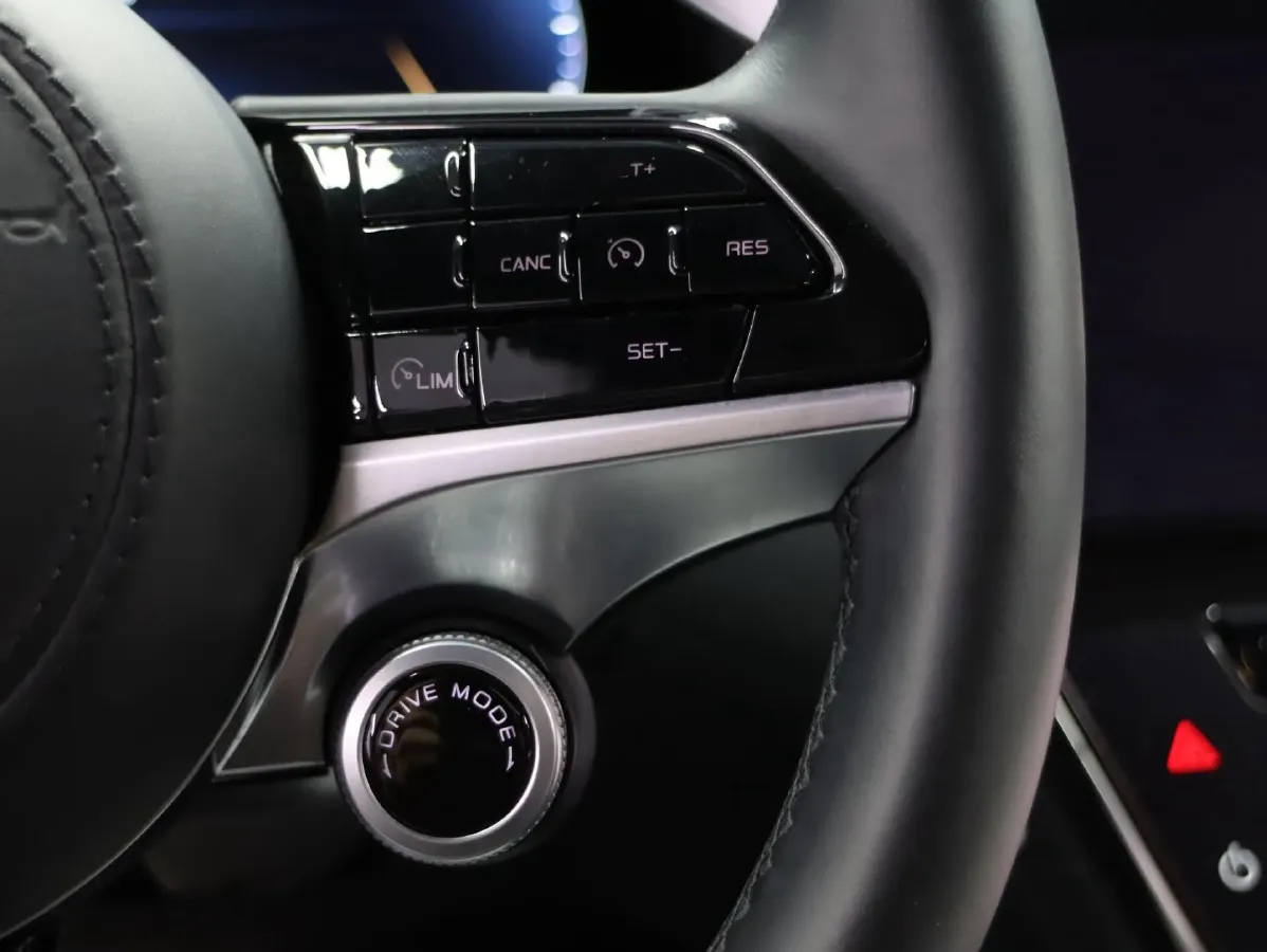 2022 Maserati Levante 2.0T 330HP L4 8AT,autocango,china used car exporter,china ev exporter,chinese used car exporter,chinese used ev exporter