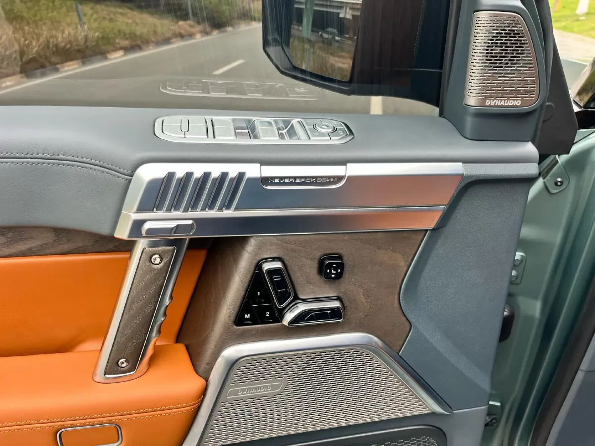 2023 M Hero 917 REEV 197HP 2AT REEV 65.8KWH,autocango,china used car exporter,china ev exporter,chinese used car exporter,chinese used ev exporter