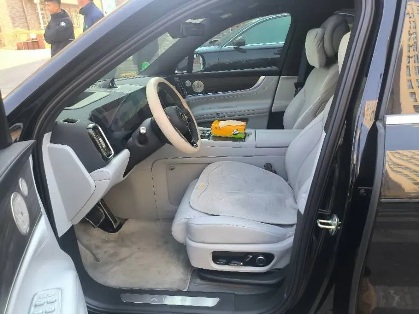 2025 AITO AITO M9 REEV 160HP REEV 52KWH,autocango,china used car exporter,china ev exporter,chinese used car exporter,chinese used ev exporter