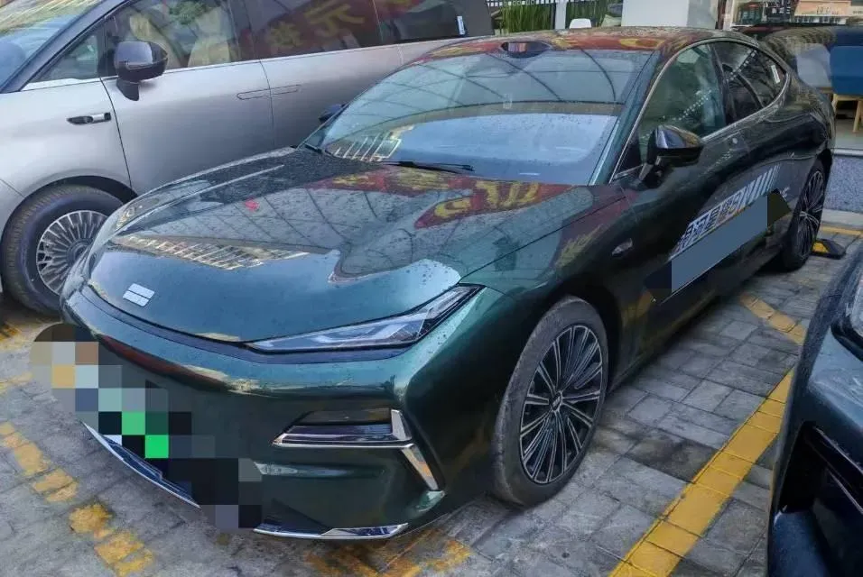 2025 Geely Galaxy Starshine 8 1.5T 163HP L4 3DHT PHEV 27.69KWH,autocango,china used car exporter,china ev exporter,chinese used car exporter,chinese used ev exporter