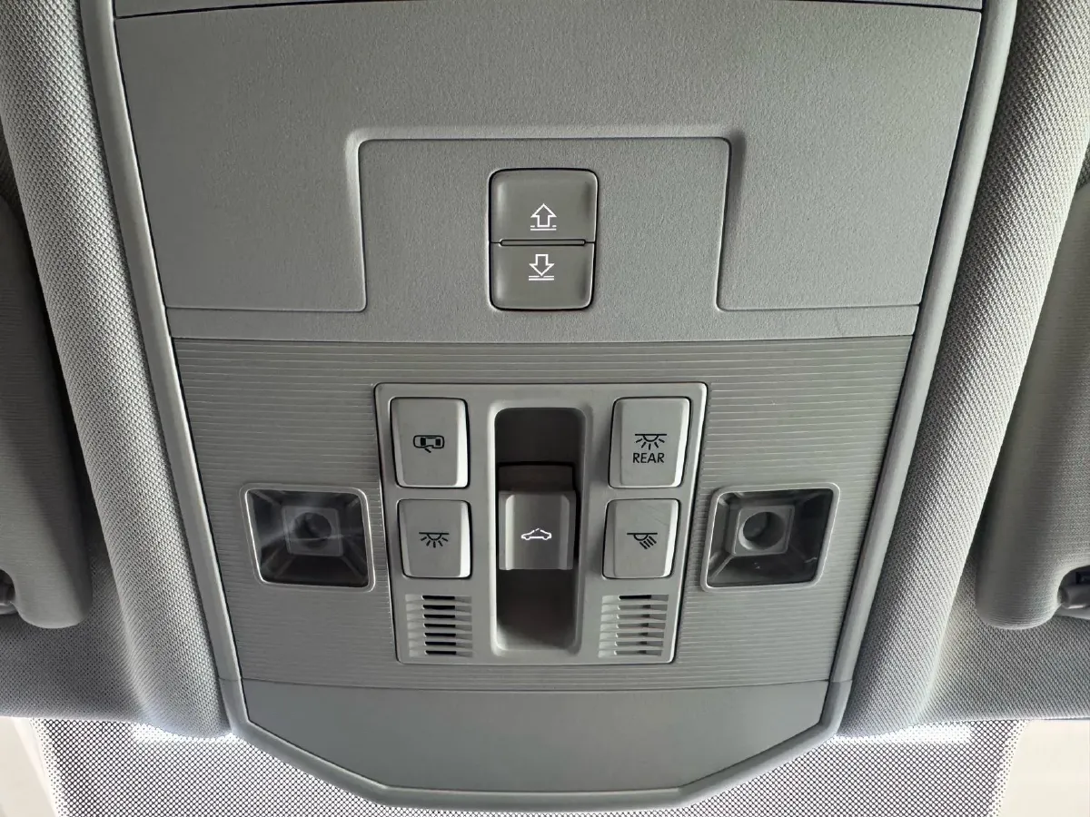 2022 Volkswagen T-Roc 1.4T 150HP L4 7DCT,autocango,china used car exporter,china ev exporter,chinese used car exporter,chinese used ev exporter