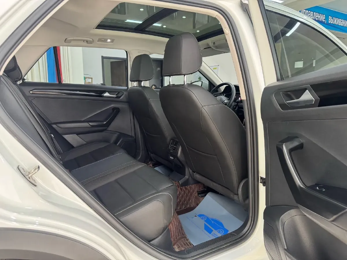 2022 Volkswagen T-Roc 1.4T 150HP L4 7DCT,autocango,china used car exporter,china ev exporter,chinese used car exporter,chinese used ev exporter