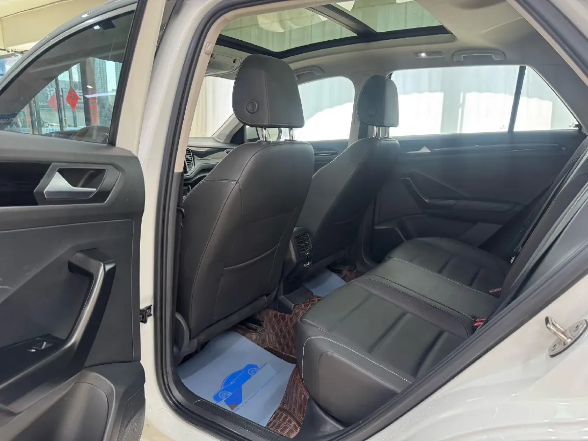 2022 Volkswagen T-Roc 1.4T 150HP L4 7DCT,autocango,china used car exporter,china ev exporter,chinese used car exporter,chinese used ev exporter