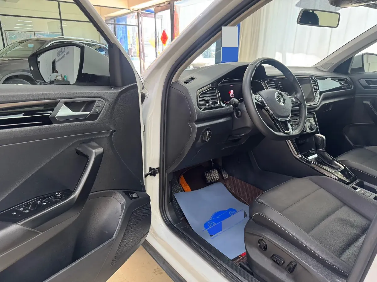 2022 Volkswagen T-Roc 1.4T 150HP L4 7DCT,autocango,china used car exporter,china ev exporter,chinese used car exporter,chinese used ev exporter