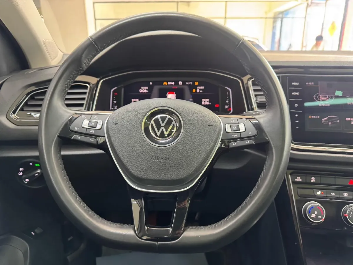 2022 Volkswagen T-Roc 1.4T 150HP L4 7DCT,autocango,china used car exporter,china ev exporter,chinese used car exporter,chinese used ev exporter