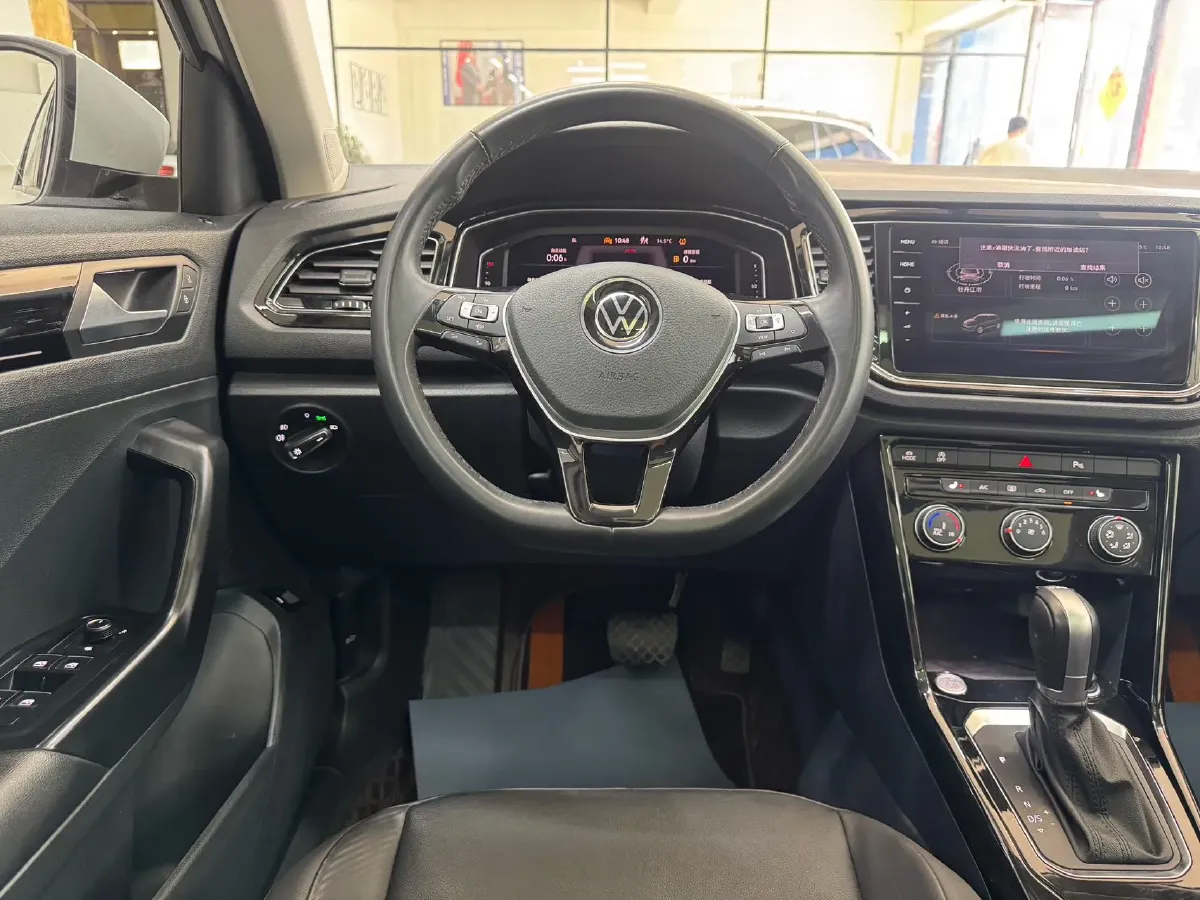 2022 Volkswagen T-Roc 1.4T 150HP L4 7DCT,autocango,china used car exporter,china ev exporter,chinese used car exporter,chinese used ev exporter