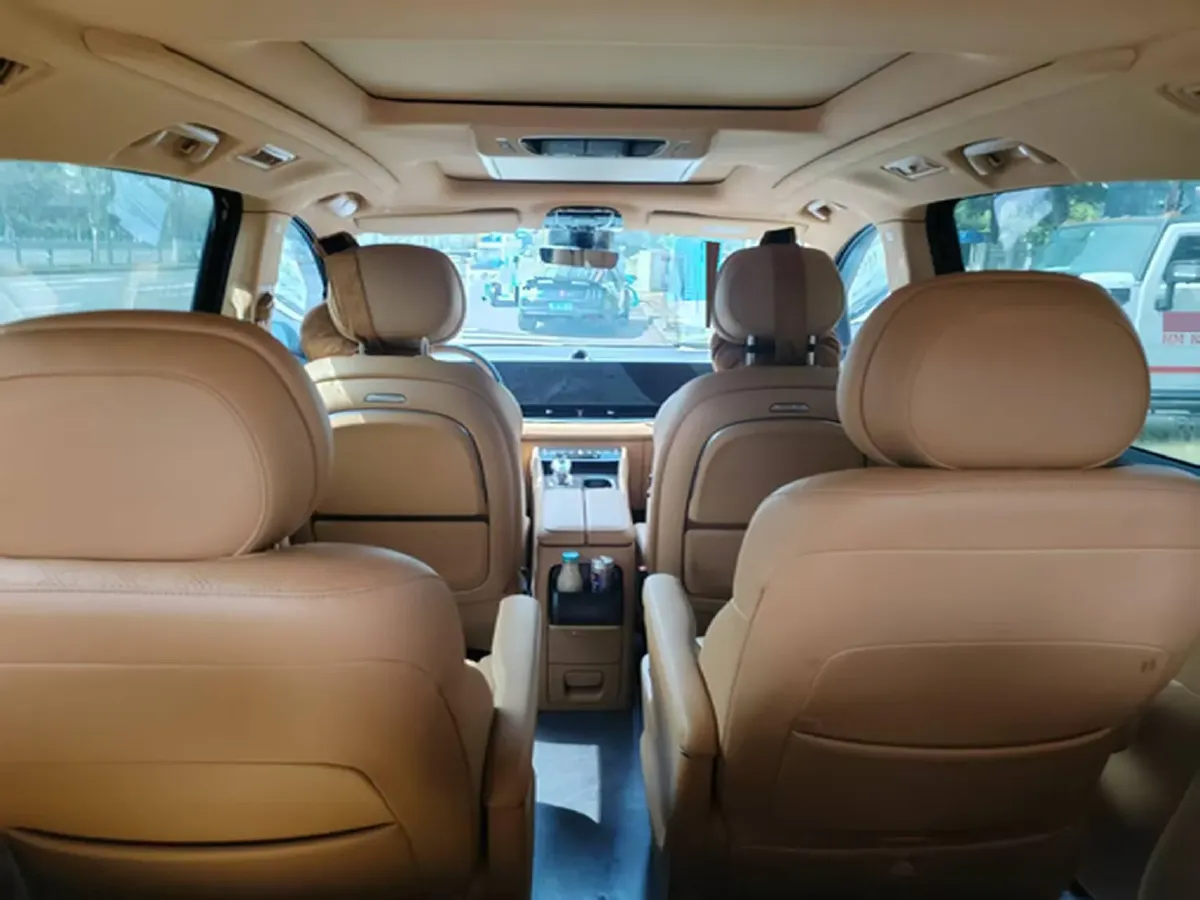 2024 Voyah Dream 1.5T 150HP L4 PHEV 43KWH,autocango,china used car exporter,china ev exporter,chinese used car exporter,chinese used ev exporter