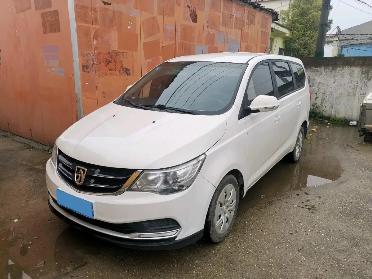 2019 BaoJun 730 1.5L 105HP L4 6MT,autocango,china used car exporter,china ev exporter,chinese used car exporter,chinese used ev exporter