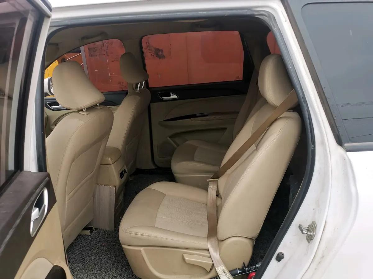 2019 BaoJun 730 1.5L 105HP L4 6MT,autocango,china used car exporter,china ev exporter,chinese used car exporter,chinese used ev exporter