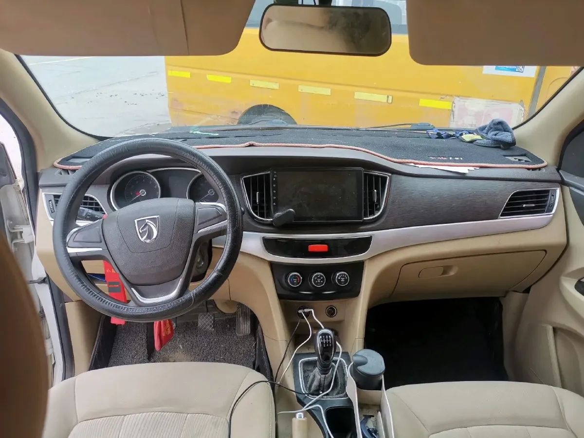 2019 BaoJun 730 1.5L 105HP L4 6MT,autocango,china used car exporter,china ev exporter,chinese used car exporter,chinese used ev exporter