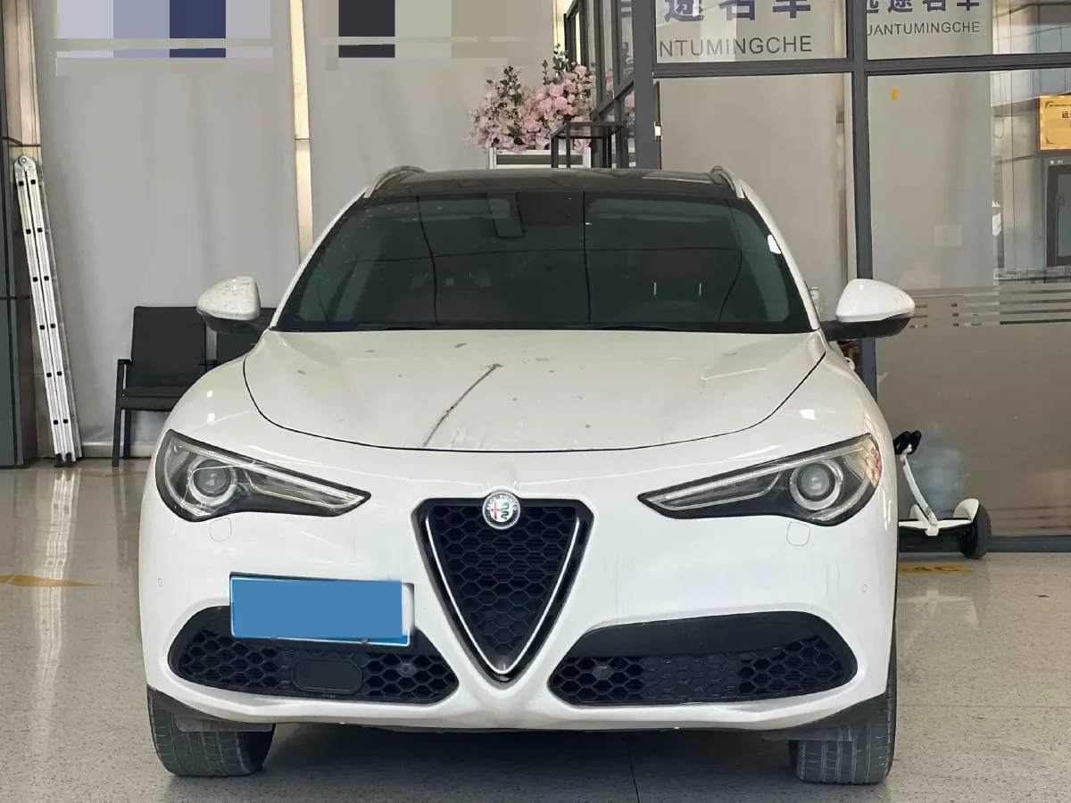 2017 Alfa Romeo Stelvio 2.0T 280HP L4 8AT,autocango,china used car exporter,china ev exporter,chinese used car exporter,chinese used ev exporter