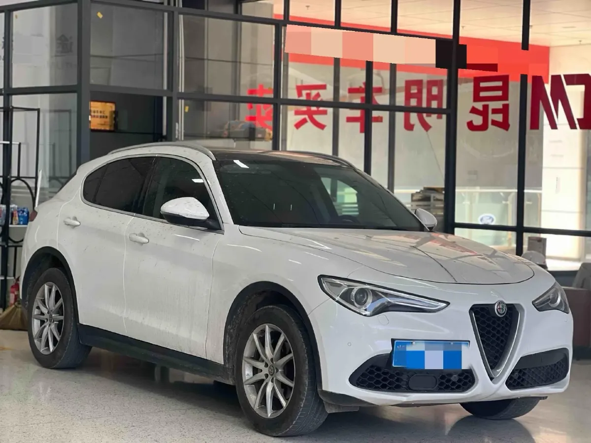 2017 Alfa Romeo Stelvio 2.0T 280HP L4 8AT,autocango,china used car exporter,china ev exporter,chinese used car exporter,chinese used ev exporter