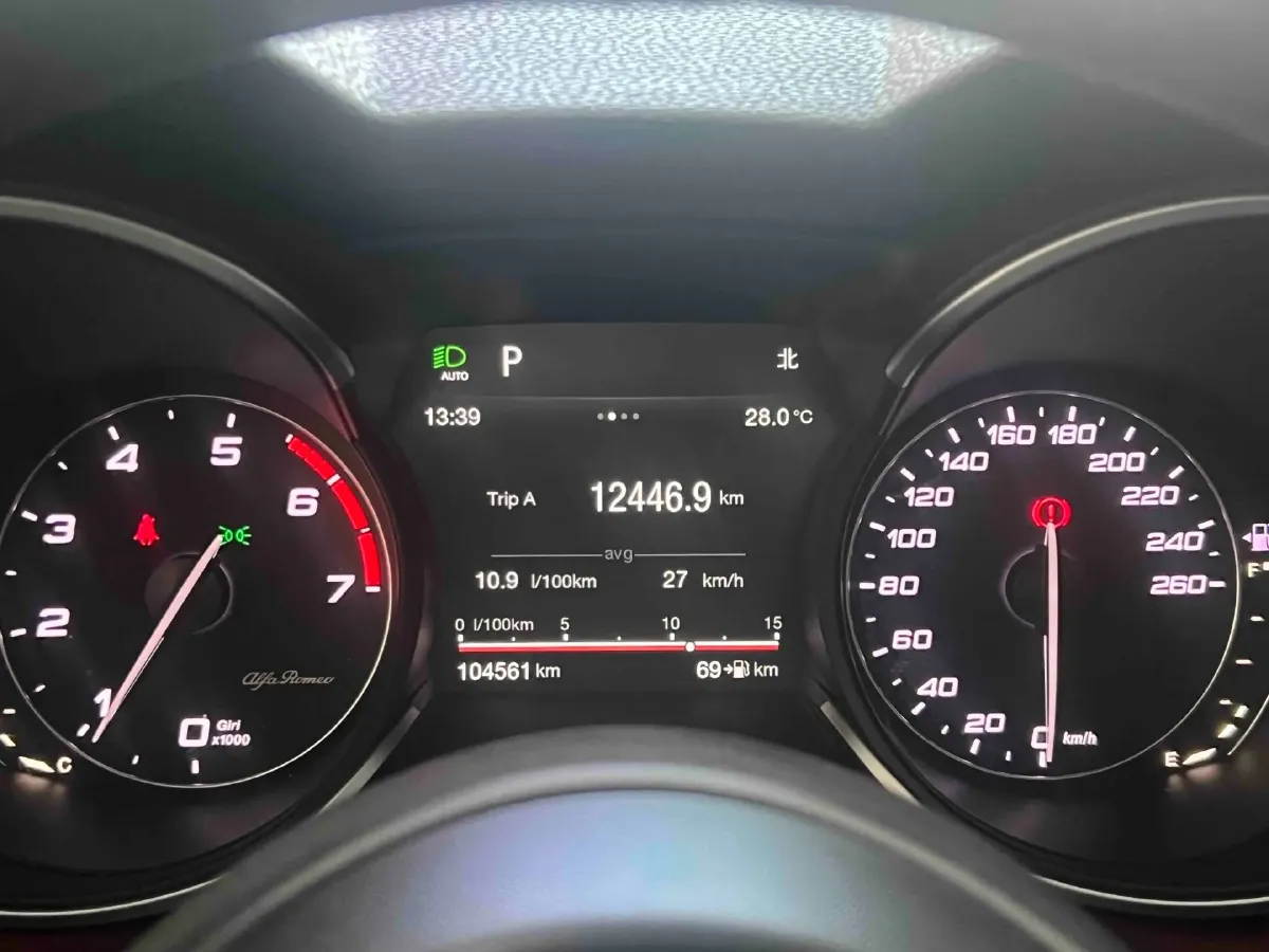 2017 Alfa Romeo Stelvio 2.0T 280HP L4 8AT,autocango,china used car exporter,china ev exporter,chinese used car exporter,chinese used ev exporter