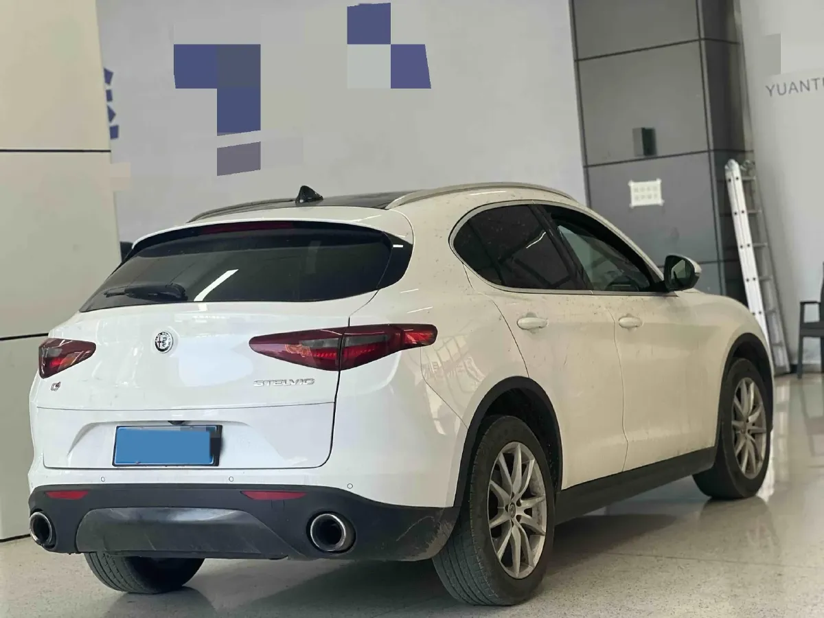 2017 Alfa Romeo Stelvio 2.0T 280HP L4 8AT,autocango,china used car exporter,china ev exporter,chinese used car exporter,chinese used ev exporter