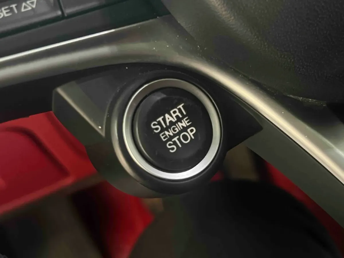 2017 Alfa Romeo Stelvio 2.0T 280HP L4 8AT,autocango,china used car exporter,china ev exporter,chinese used car exporter,chinese used ev exporter