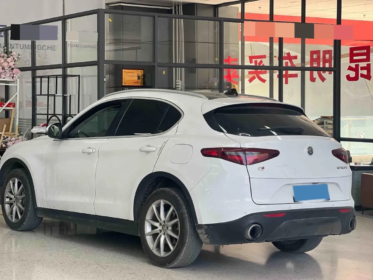 2017 Alfa Romeo Stelvio 2.0T 280HP L4 8AT,autocango,china used car exporter,china ev exporter,chinese used car exporter,chinese used ev exporter