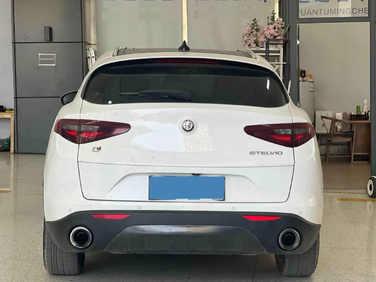 2017 Alfa Romeo Stelvio 2.0T 280HP L4 8AT,autocango,china used car exporter,china ev exporter,chinese used car exporter,chinese used ev exporter
