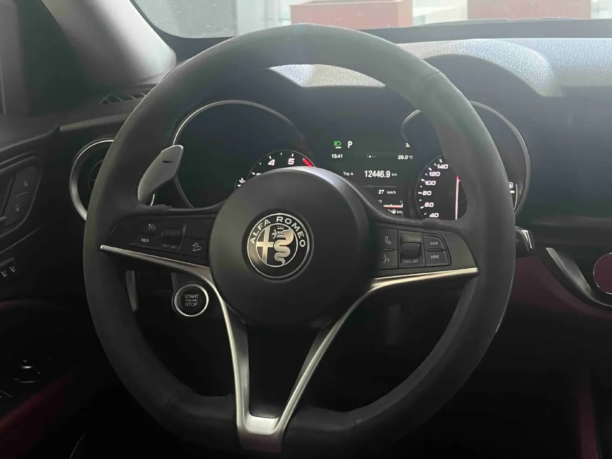 2017 Alfa Romeo Stelvio 2.0T 280HP L4 8AT,autocango,china used car exporter,china ev exporter,chinese used car exporter,chinese used ev exporter