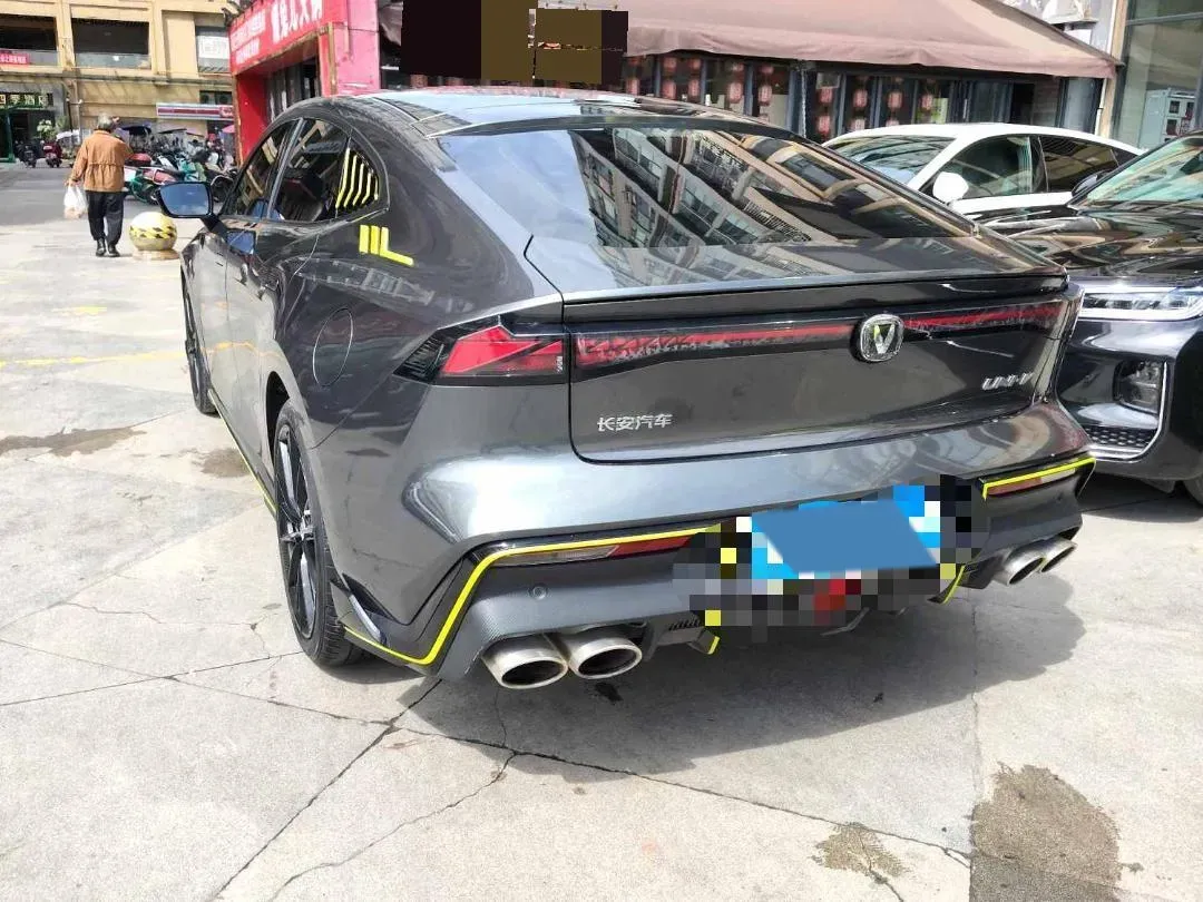 2022 ChangAn UNI-V 1.5T 188HP L4 7DCT,autocango,china used car exporter,china ev exporter,chinese used car exporter,chinese used ev exporter